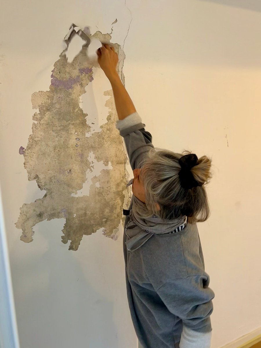 2a-restoring-original-walls-indoi-store-renovation-poblenou-barcelona