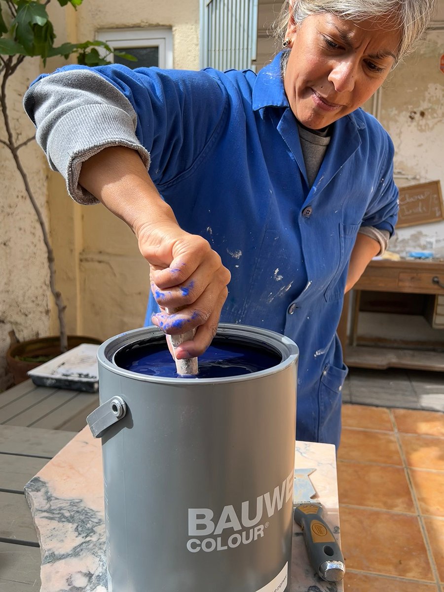 6a-mixing-bauwerk-limewash-paint-sustainable-renovation-indoi-store-barcelona