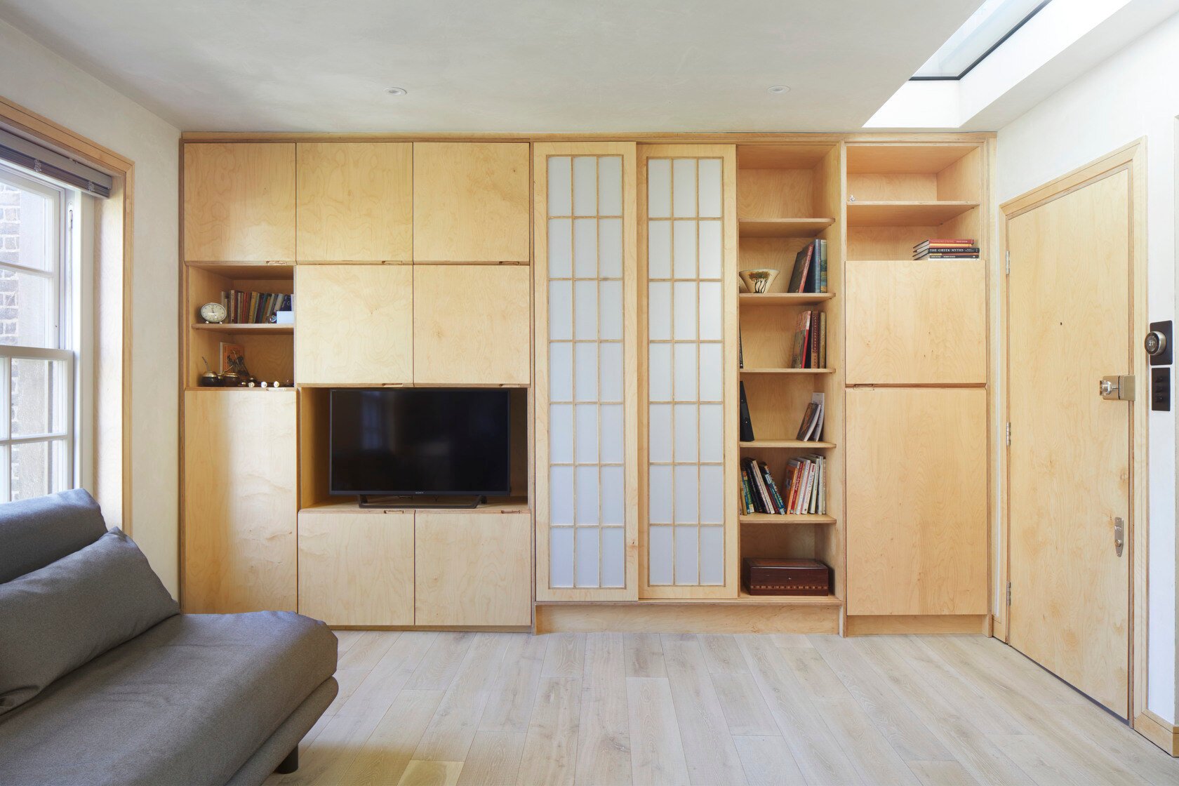 RISE-Design-Studio-Architects-Architrave-and-Skirting-Face-Fixed