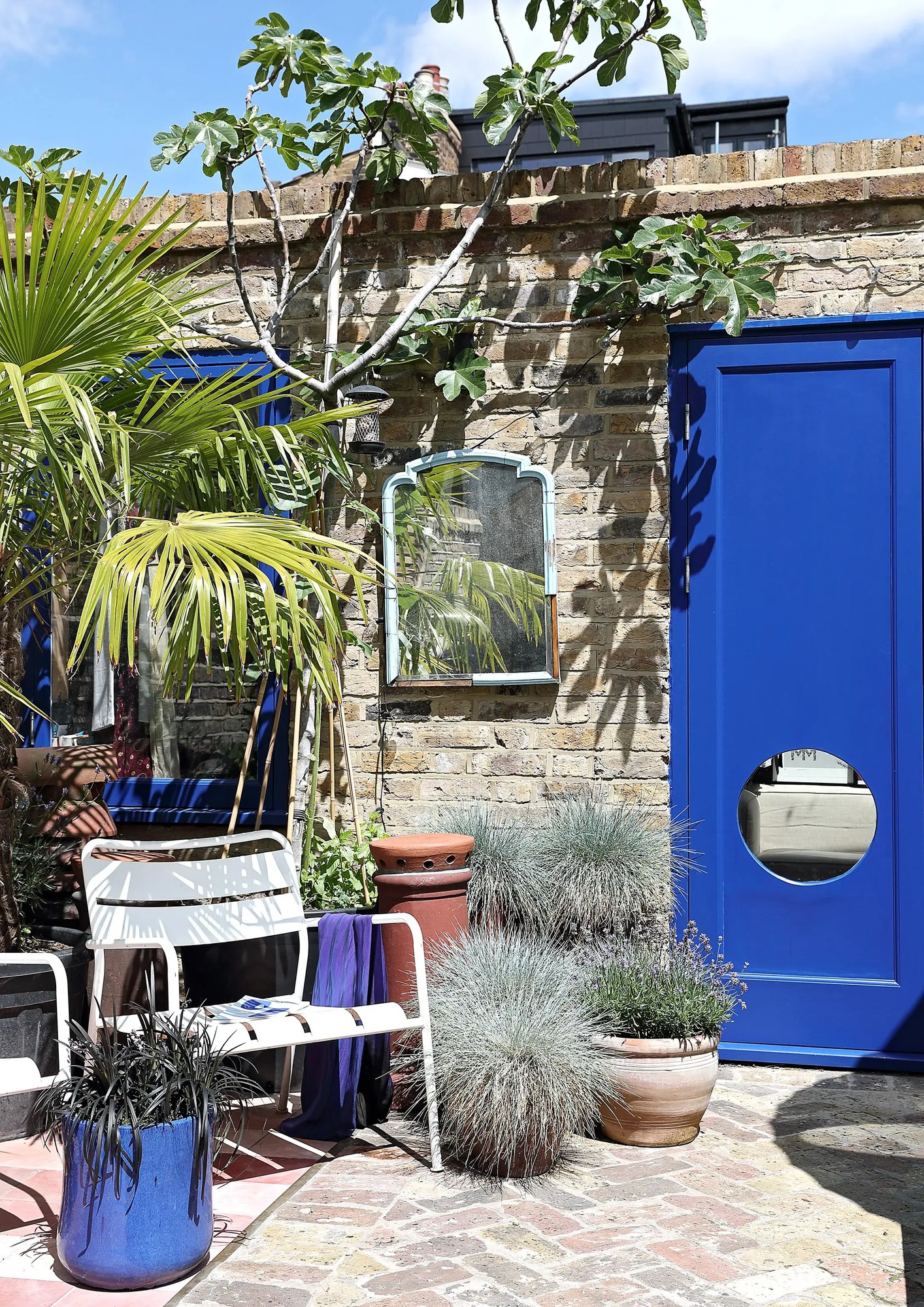 RISE-Design-Studio-Architects-Birch-&-Clay-Refugio-Sustainable-Architecture-3AF-14-Blue-Door