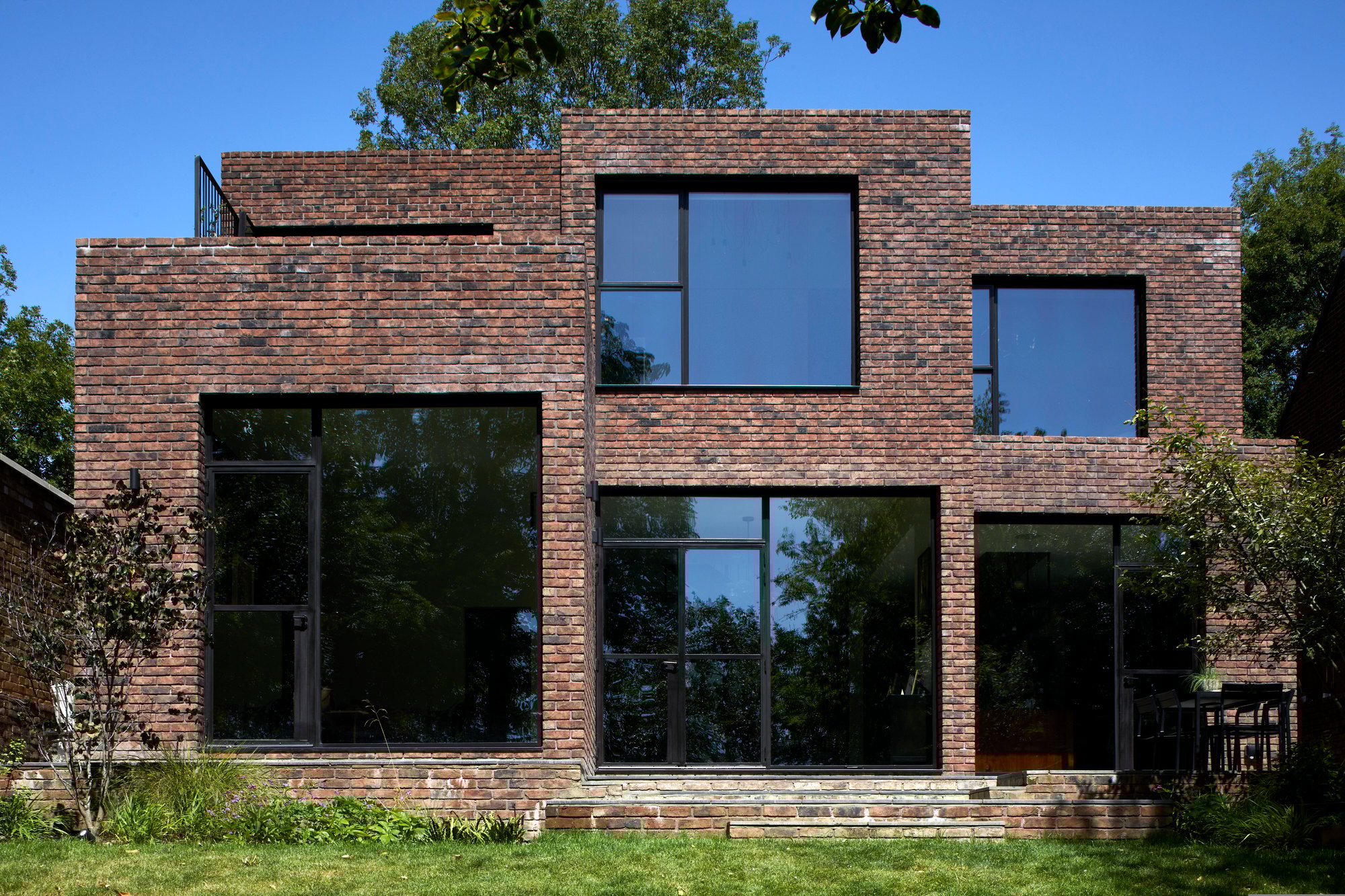RISE-Design-Studio-Architects-Mill-Hill-House-New-Build-Sustainable-Home-3AF-05