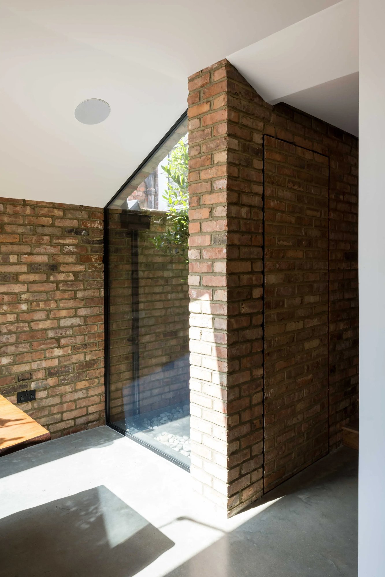 RISE-Design-Studio-Architects-Queens-Park-House-Sustainable-Home-3AF-03