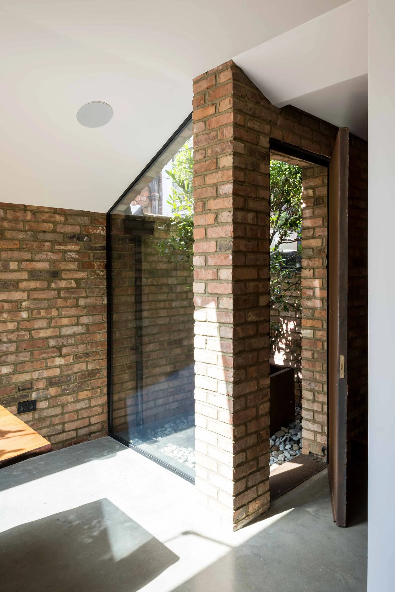 RISE-Design-Studio-Architects-Queens-Park-House-Sustainable-Home-3AF-04