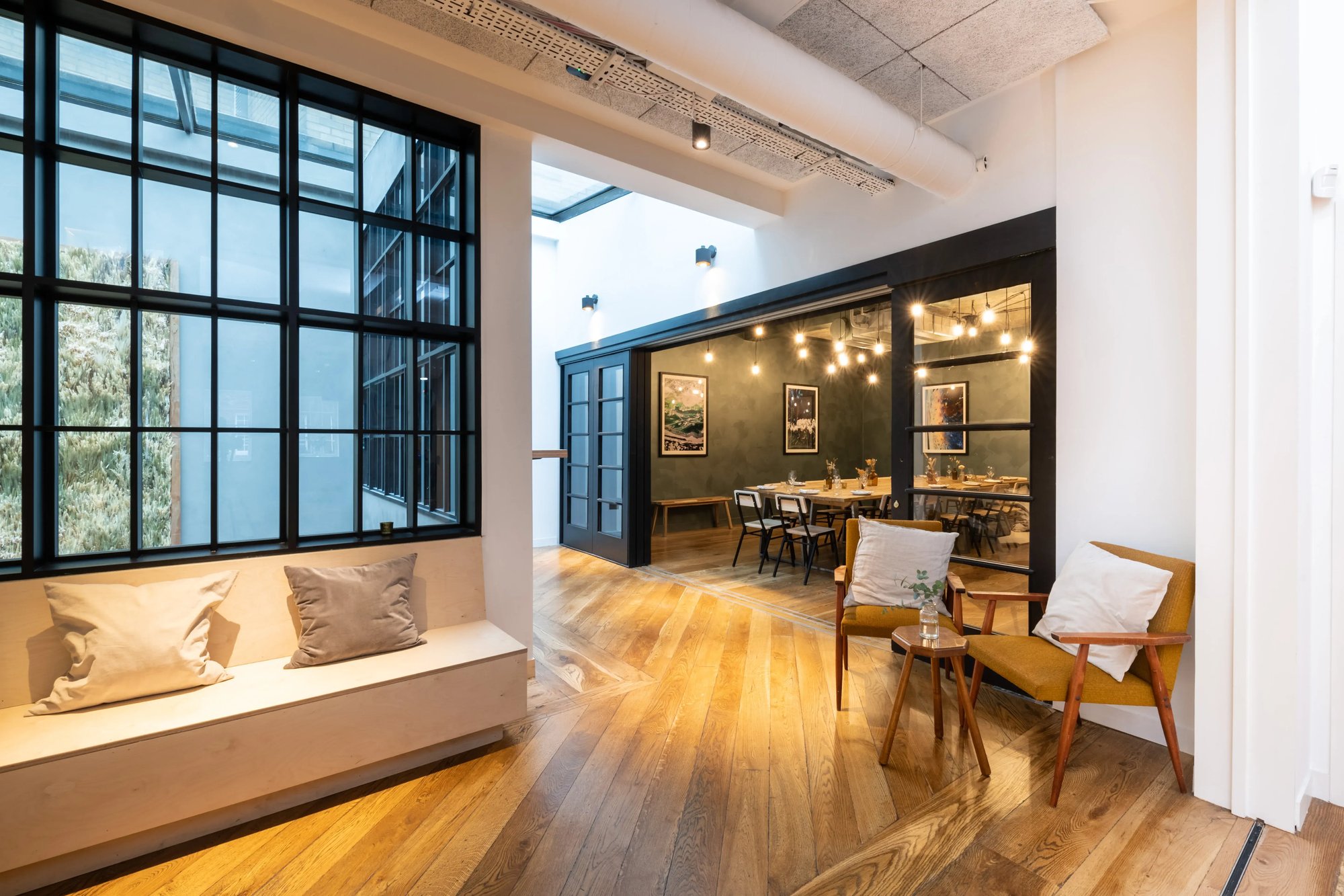 RISE-Design-Studio-Architects-Restaurant-Carousel-Two-Interiors-Fit-Out-3AF-06-Glazing-Wood-Flooring-01