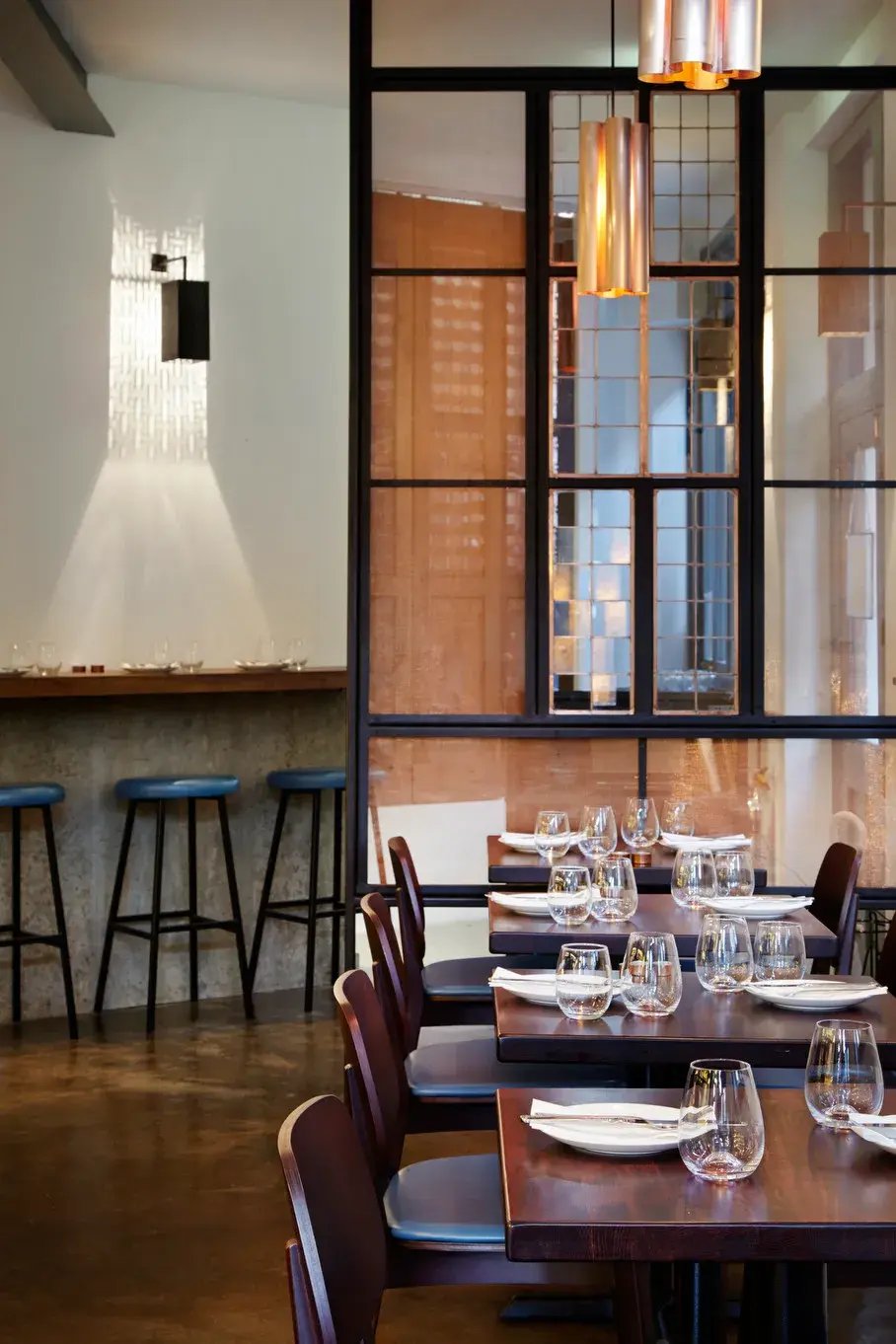 RISE-Design-Studio-Architects-Restaurant-Oklava-3AF-05-Sitting-Area-01