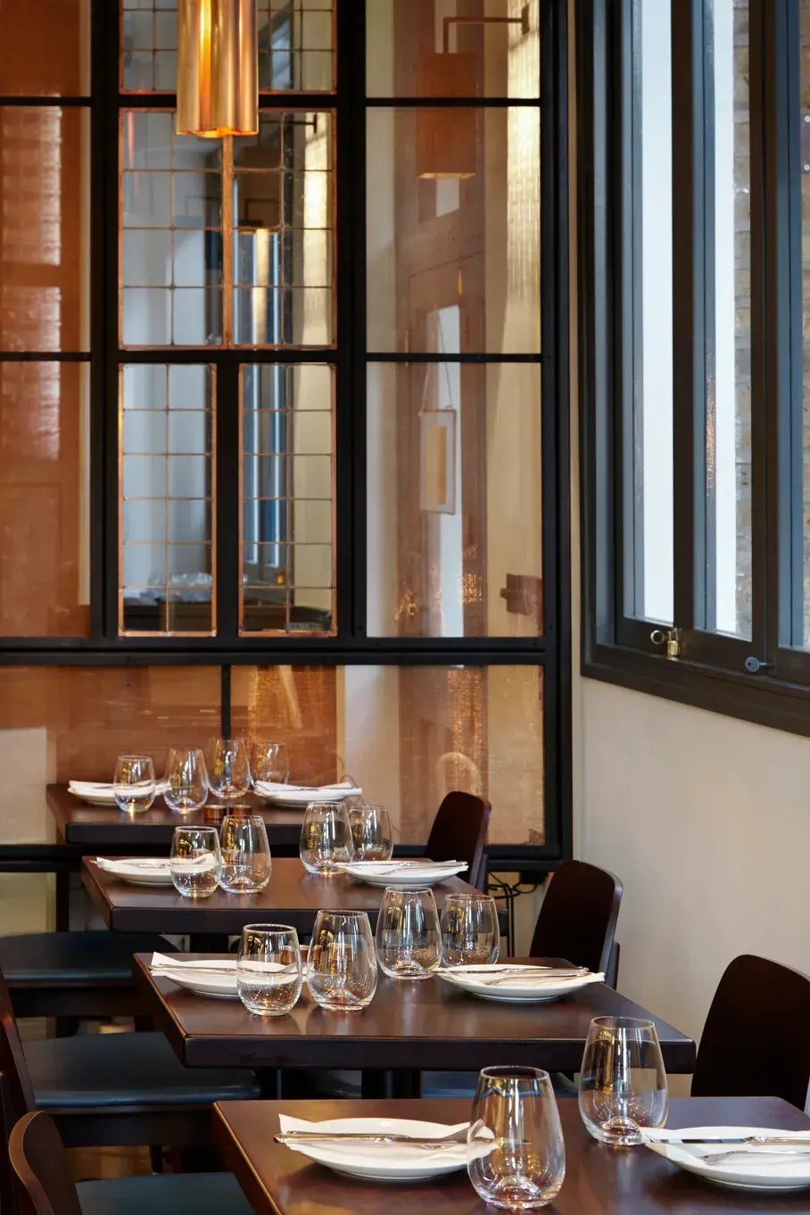 RISE-Design-Studio-Architects-Restaurant-Oklava-3AF-09-Sitting-Area-Glazed-Partition-01
