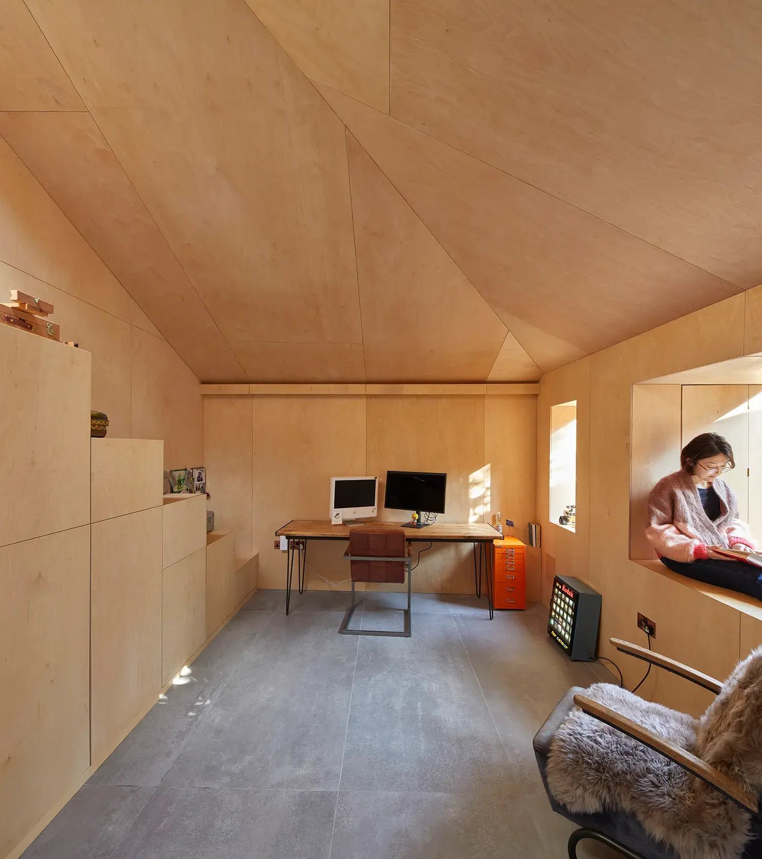 RISE-Design-Studio-Architects-The-Bunker-Garden-Studio-Sustainable-Outbuilding-3AF-05