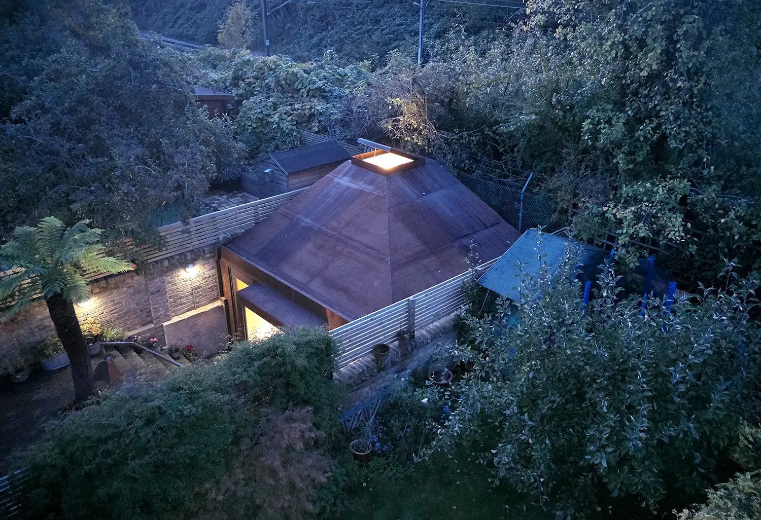 RISE-Design-Studio-Architects-The-Bunker-Garden-Studio-Sustainable-Outbuilding-3AF-16