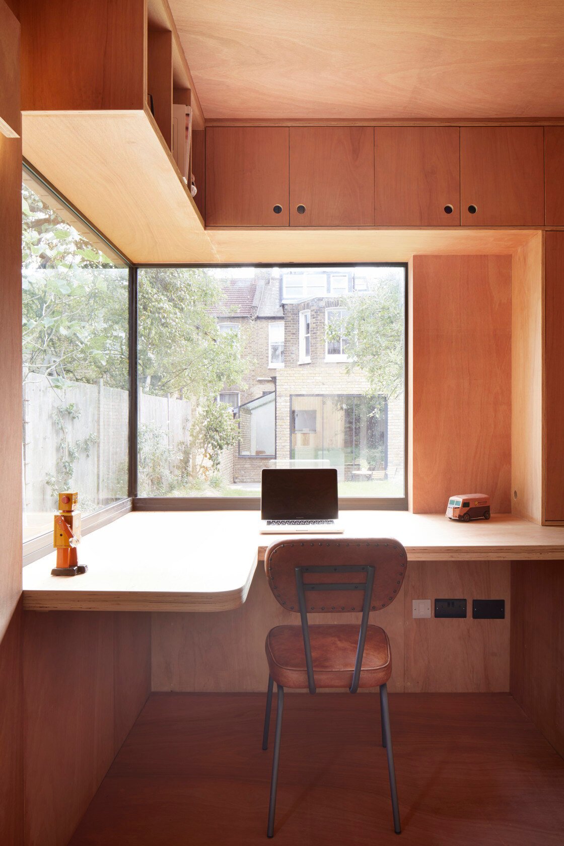 RISE-Design-Studio-Architects-Without-Architrave-Door-Skirting-2