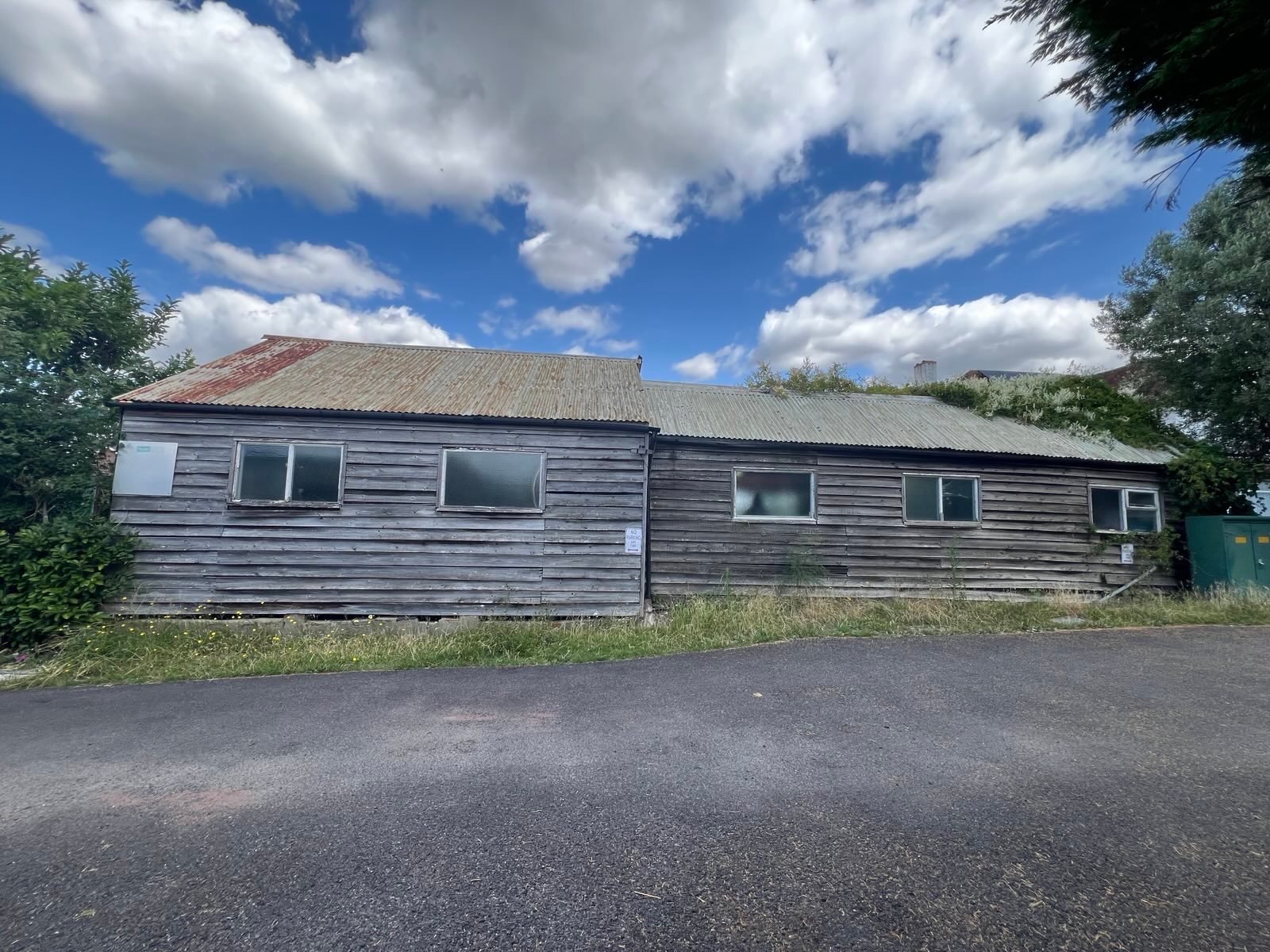 sutton-churches-tennis-club-existing-pavilion