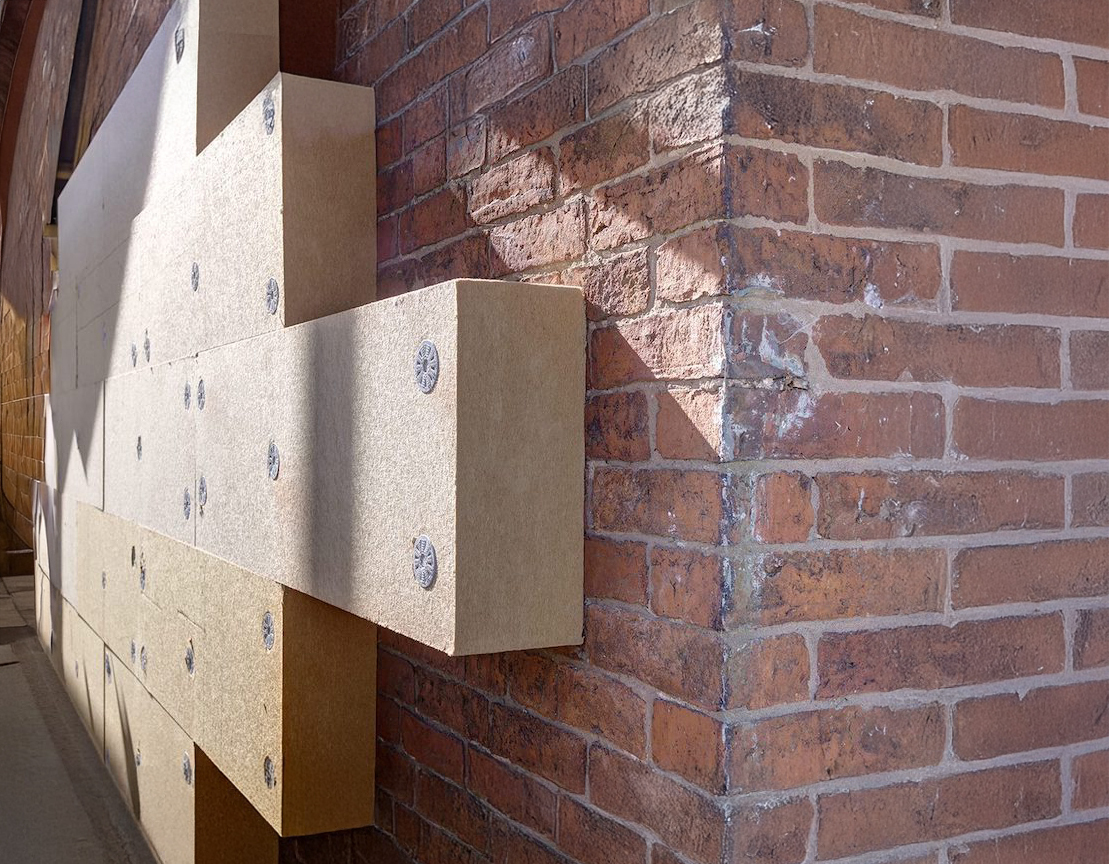 Detail of internal wall insulation panels fixed tightly against a solid brick wall, showing a full-contact installation with no gap. Image demonstrates best practice for moisture-safe, low-energy retrofits and highlights why avoiding voids is essential for long-term performance.